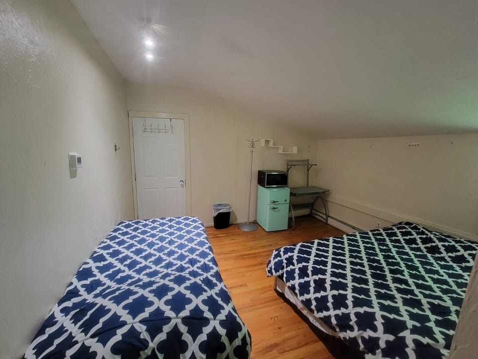 Family Single Room | Free WiFi