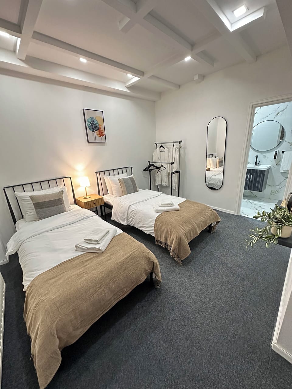 Basic Twin Room | Individually decorated, individually furnished, laptop workspace