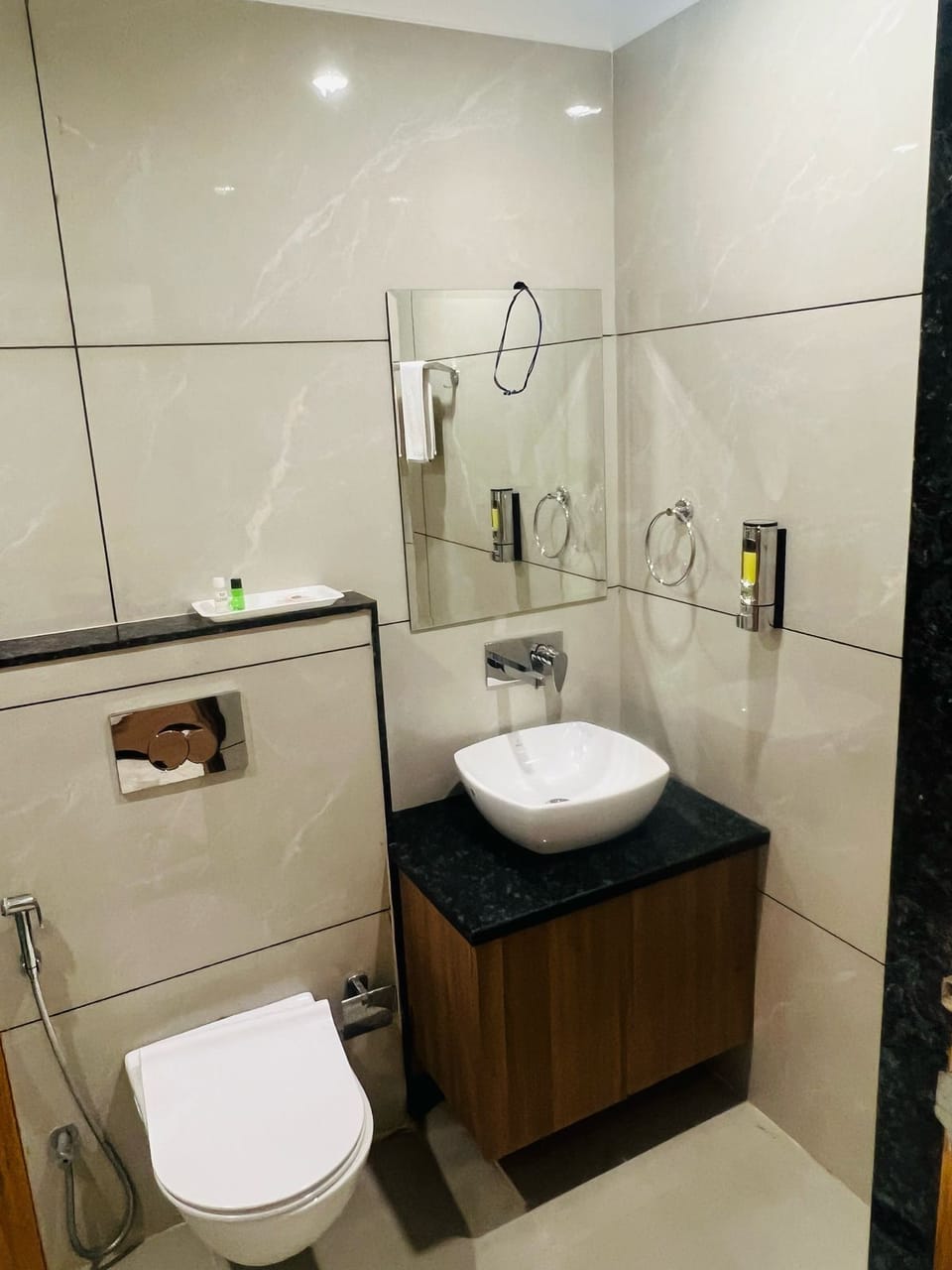 Deluxe Single Room | Bathroom | Shower, slippers, towels