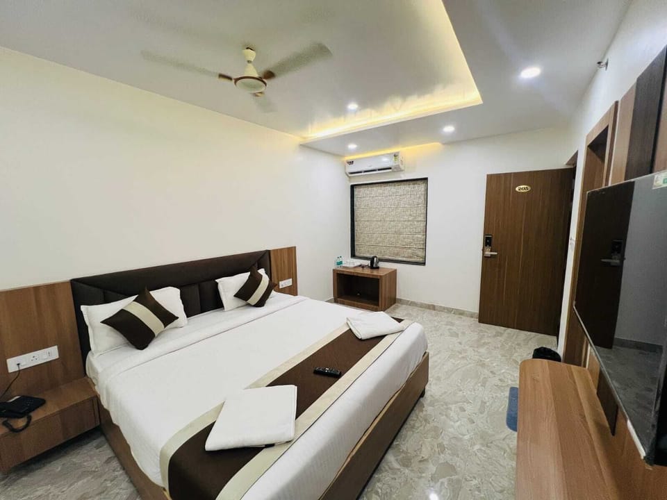 Deluxe Room, 1 Double Bed | Free WiFi, bed sheets