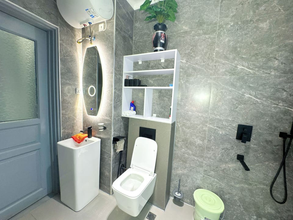 Comfort Apartment, Balcony, Garden View | Bathroom | Shower, free toiletries, towels, soap