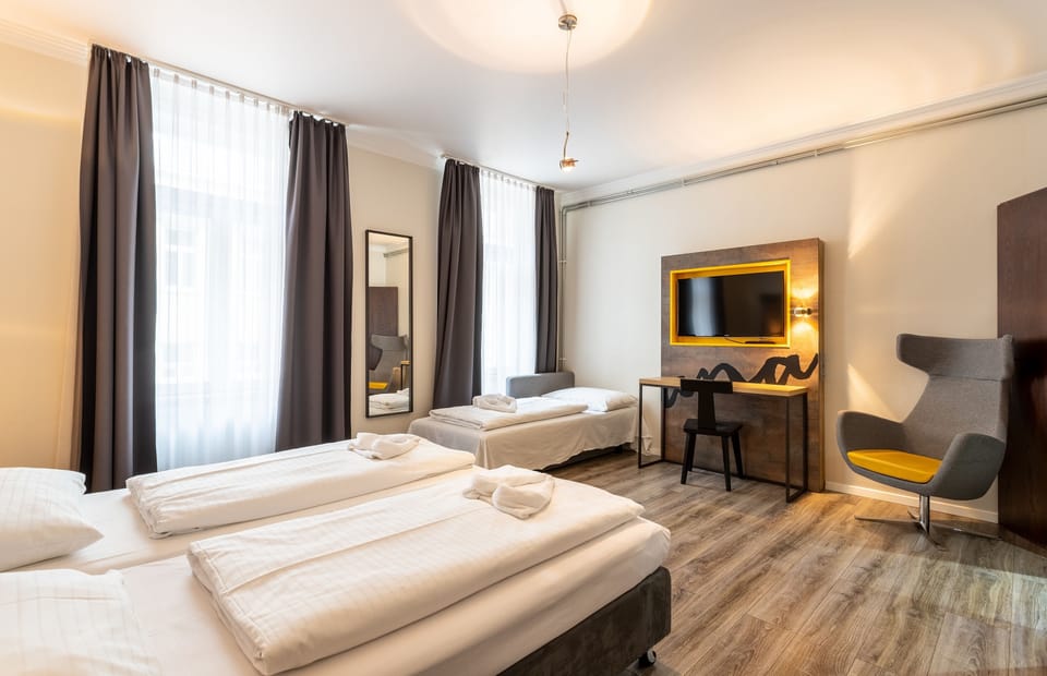 Superior Triple Room | In-room safe, desk, blackout drapes, free WiFi