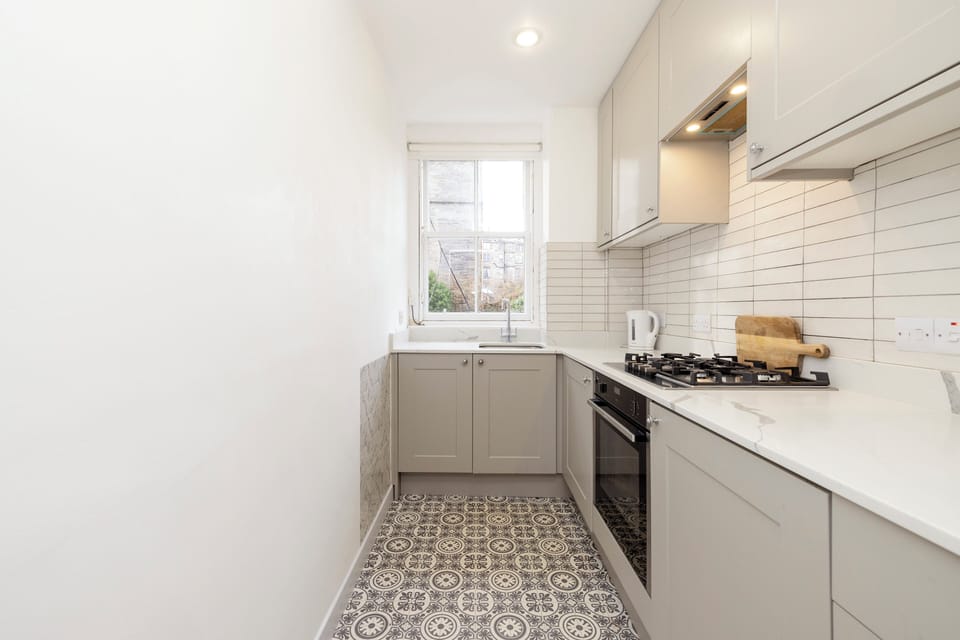 Apartment, City View | Private kitchen | Electric kettle