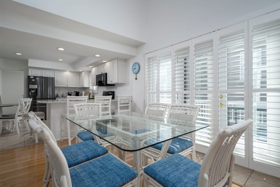 Dining Area Main Floor