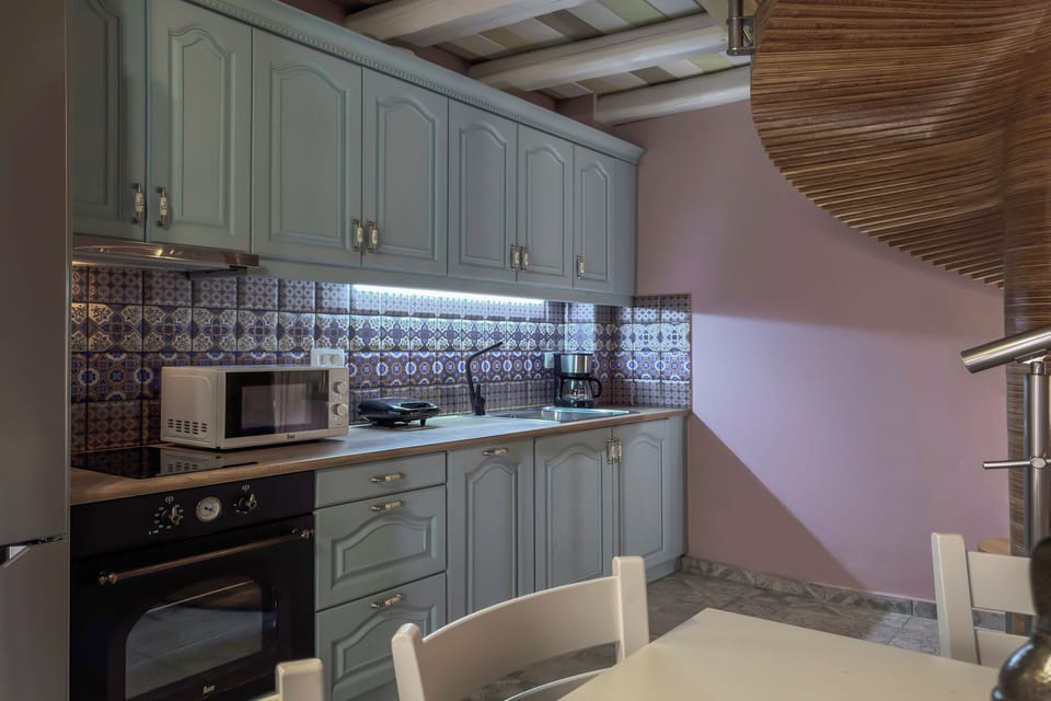 Classic Apartment | Private kitchen | Fridge, microwave, oven, stovetop