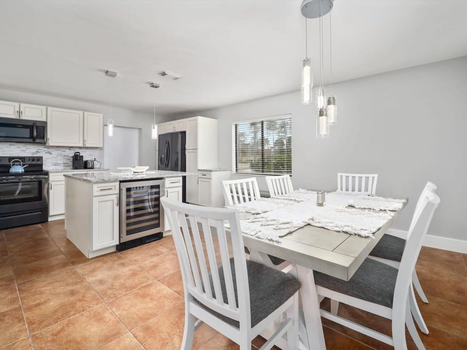 House | 4 bedrooms, high-speed internet