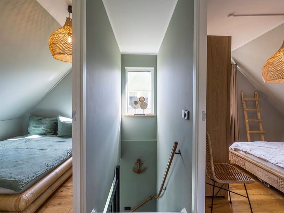 Wall, Flooring, Interior Design, Wood, Floor, Ceiling, Furniture, Lighting, Bedroom, Home