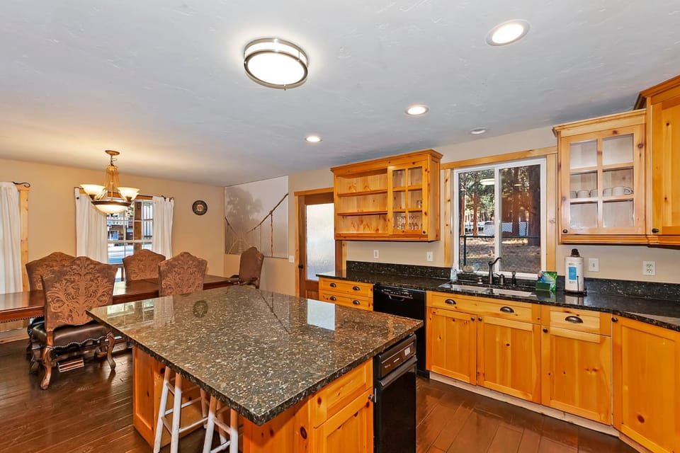 Superior Cabin, Multiple Bedrooms, Hot Tub, Mountain View | Private kitchen | Fridge, microwave, oven, stovetop