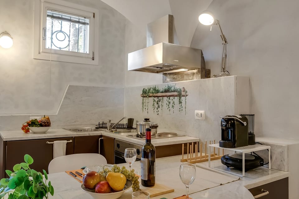 Standard Studio (Lory-Cosy Gardone Old Town&Vittoriale) | Private kitchen | Fridge, oven, stovetop, coffee/tea maker