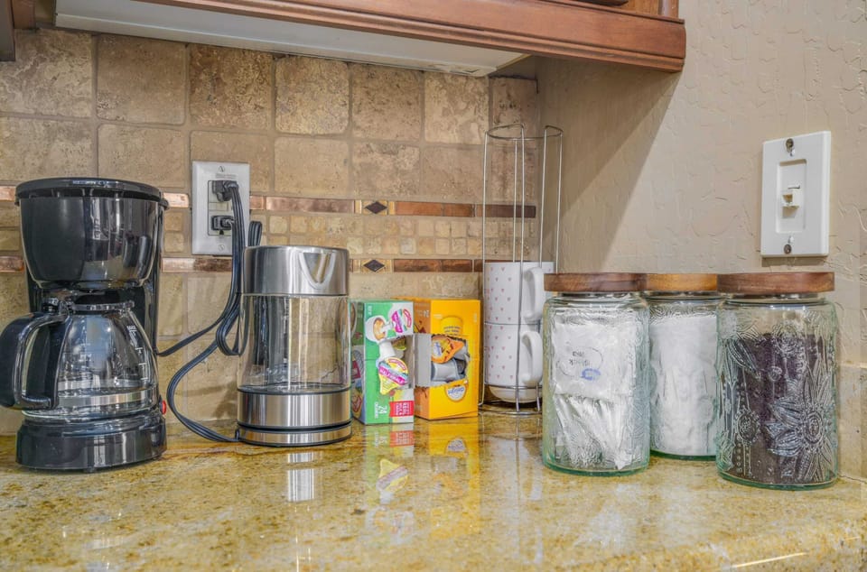 Coffee, tea, creamer