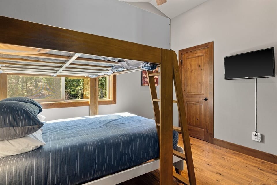 Upper Floor – Bedroom 3: Full over Full Bunk Bed (Sleeping 4)