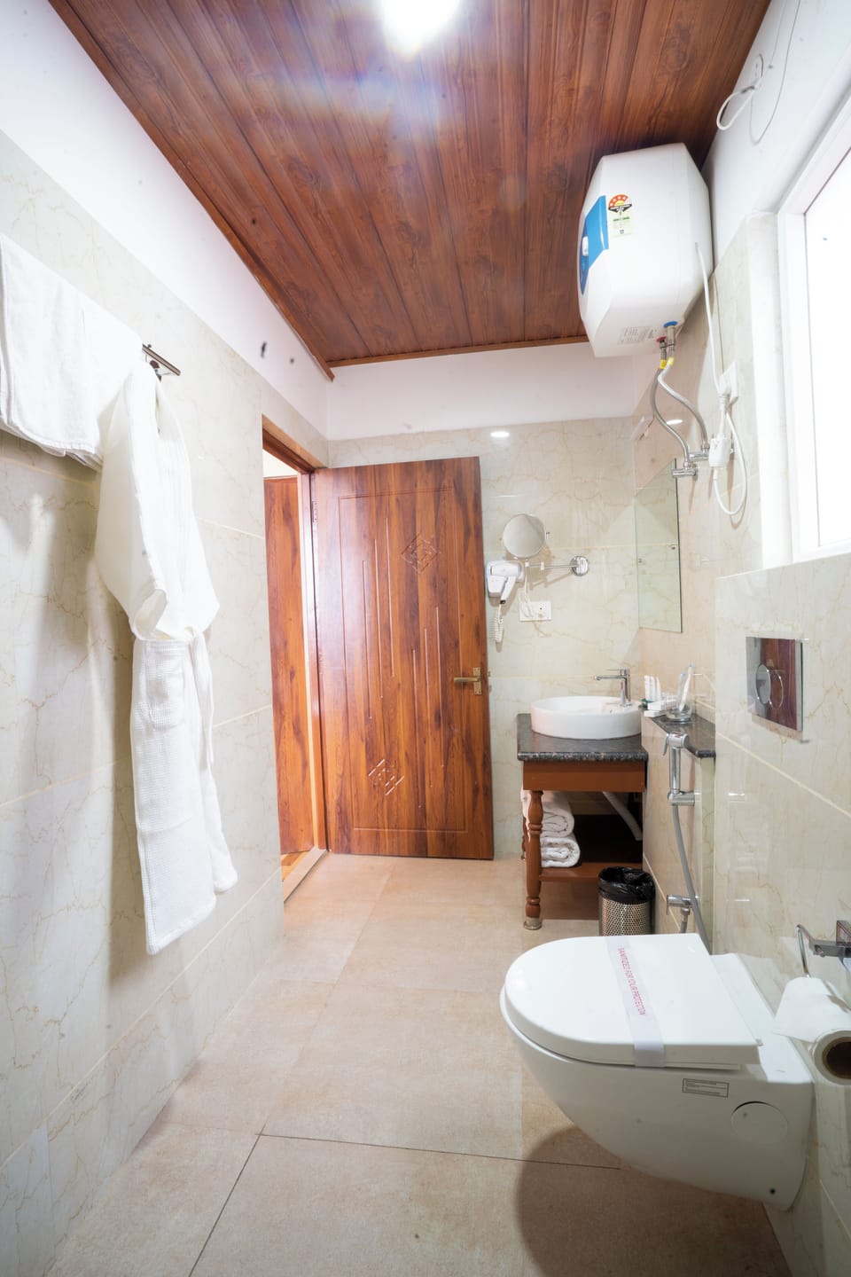 Premium Suite, Mountain View | Bathroom | Shower, free toiletries, hair dryer, towels