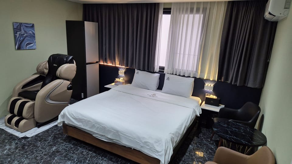 Premium Room | Premium bedding, free WiFi, bed sheets