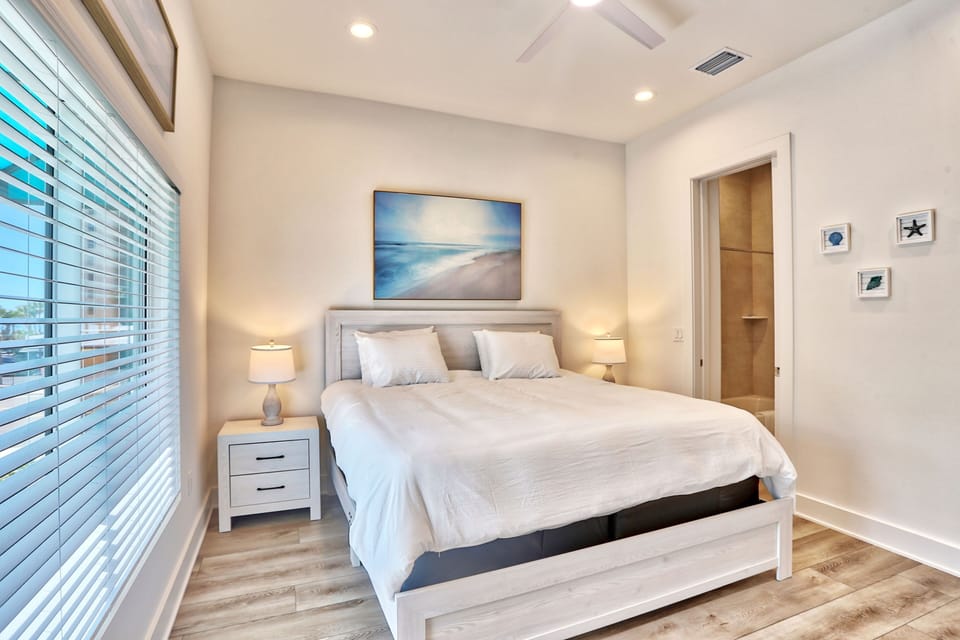 5th Bedroom.  4th Floor.  Queen Bed