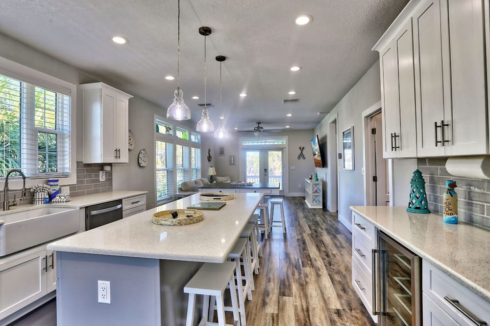 Large Kitchen with Island Seating