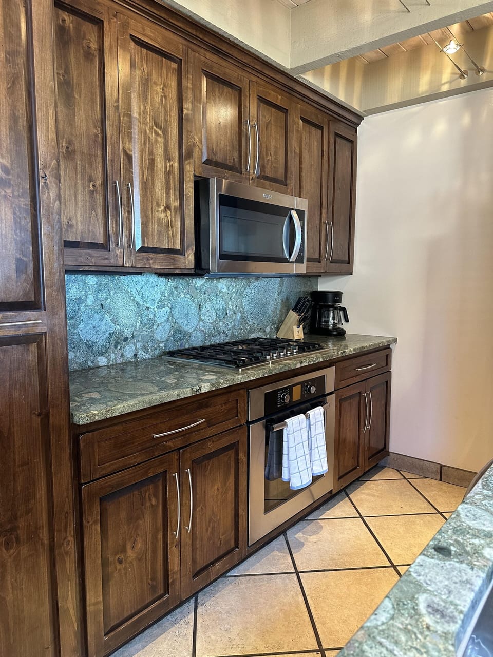 Condo, 4 Bedrooms | Private kitchen | Fridge, oven, coffee/tea maker, toaster
