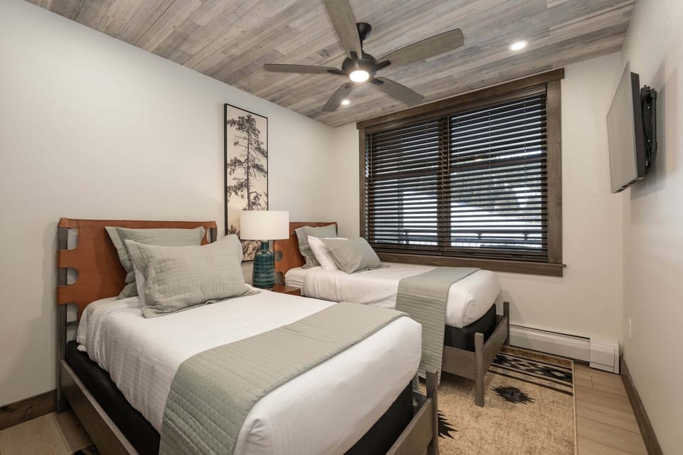 Condo, 2 Bedrooms | 2 bedrooms, iron/ironing board, WiFi (free)