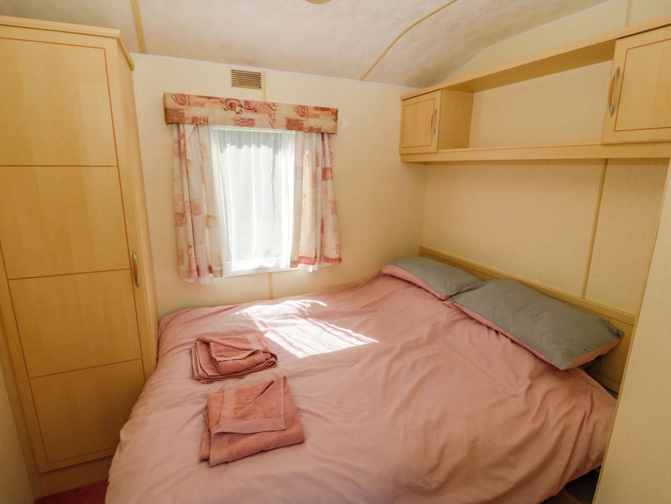 2 bedrooms, individually decorated, individually furnished, free WiFi