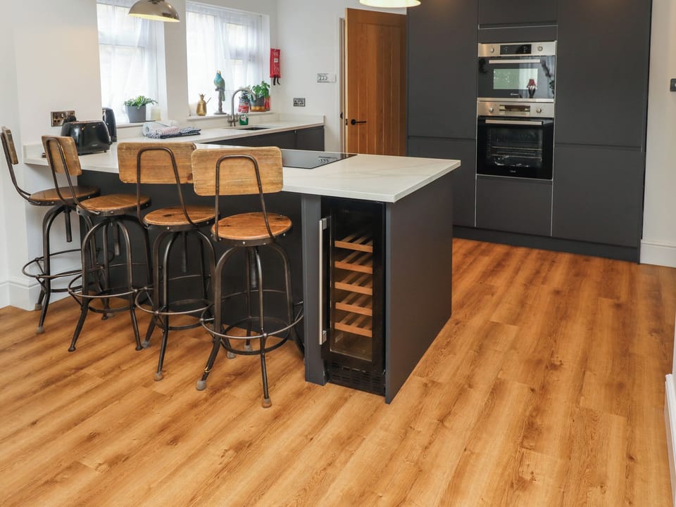 Fridge, dishwasher, cookware/dishes/utensils