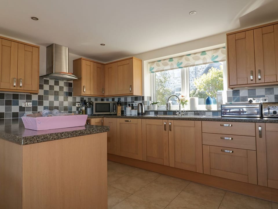 Fridge, dishwasher, electric kettle, toaster