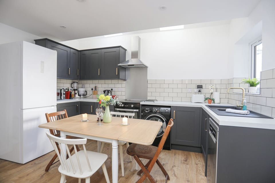 Fridge, dishwasher, electric kettle, toaster