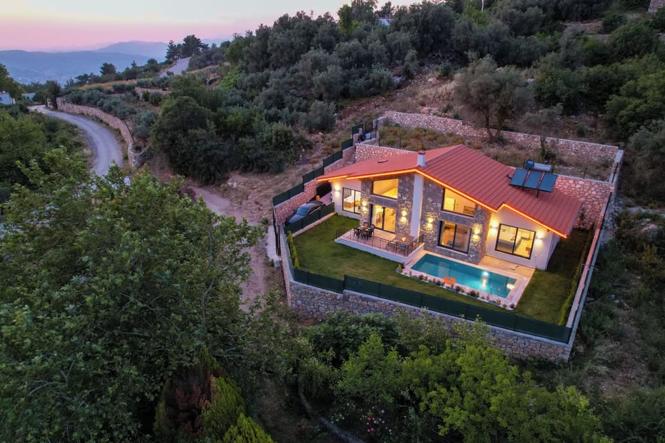 Luxury Villa, Pool View | 2 bedrooms, bed sheets