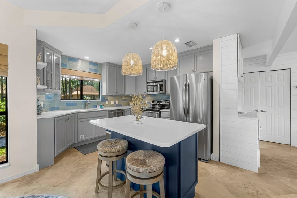 Kitchen & Island with Seating