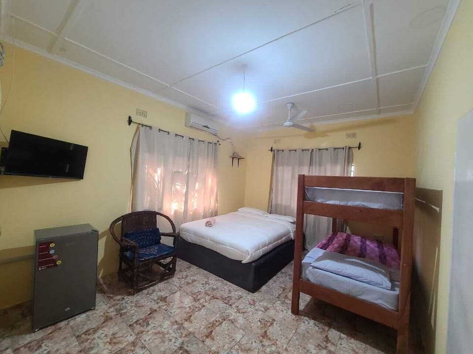 Comfort Quadruple Room | Bathroom | Towels, soap, toilet paper