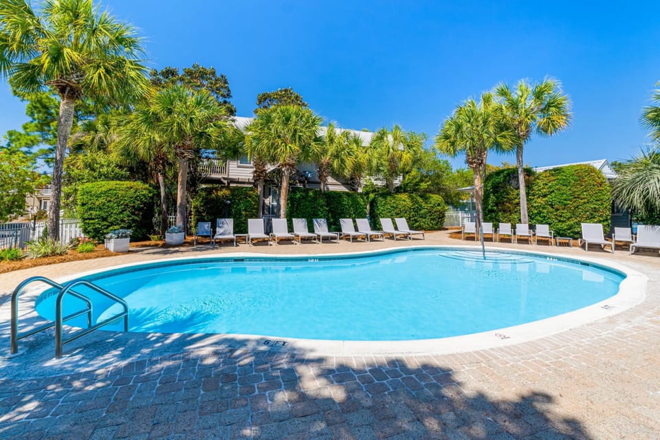 Seasonal outdoor pool, sun loungers