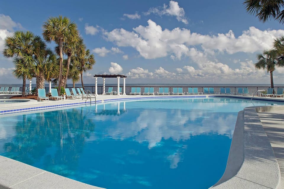 Bayside Inn pool