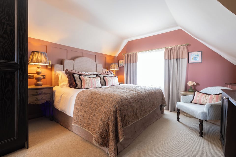 Fancy Room | Premium bedding, in-room safe, desk, laptop workspace