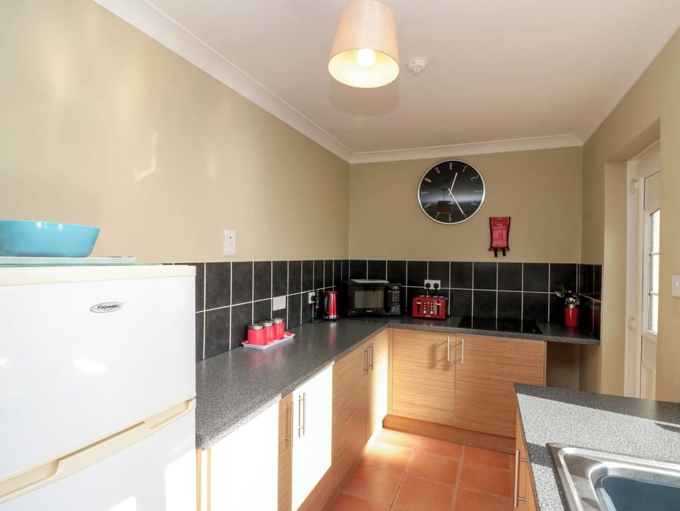Dishwasher, cookware/dishes/utensils