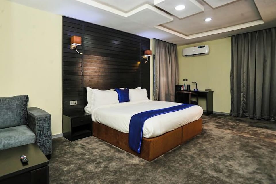 Junior Room, Balcony, City View | Desk, laptop workspace, soundproofing, free WiFi