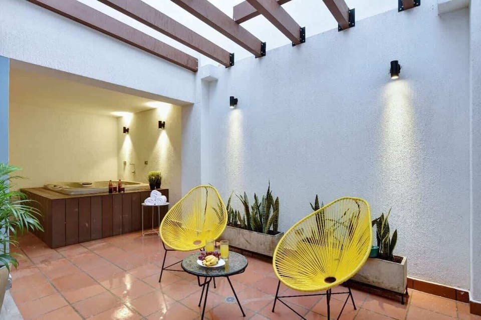 Outdoor spa tub