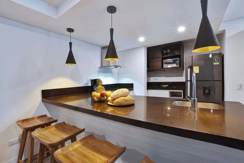 Kitchen with bar