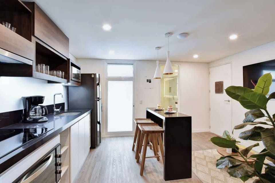 The kitchen has everything you need to cook a nice meal. Basics such as salt, pepper, oil, coffee, etc are supplied. 