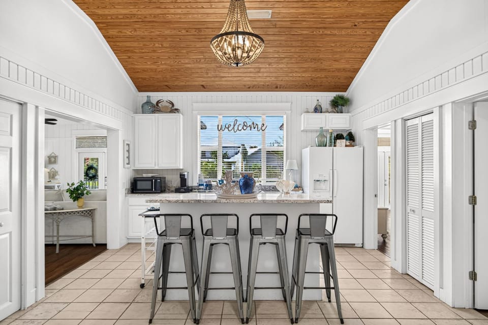 House, Pool View | Private kitchen | Full-size fridge, microwave, oven, stovetop