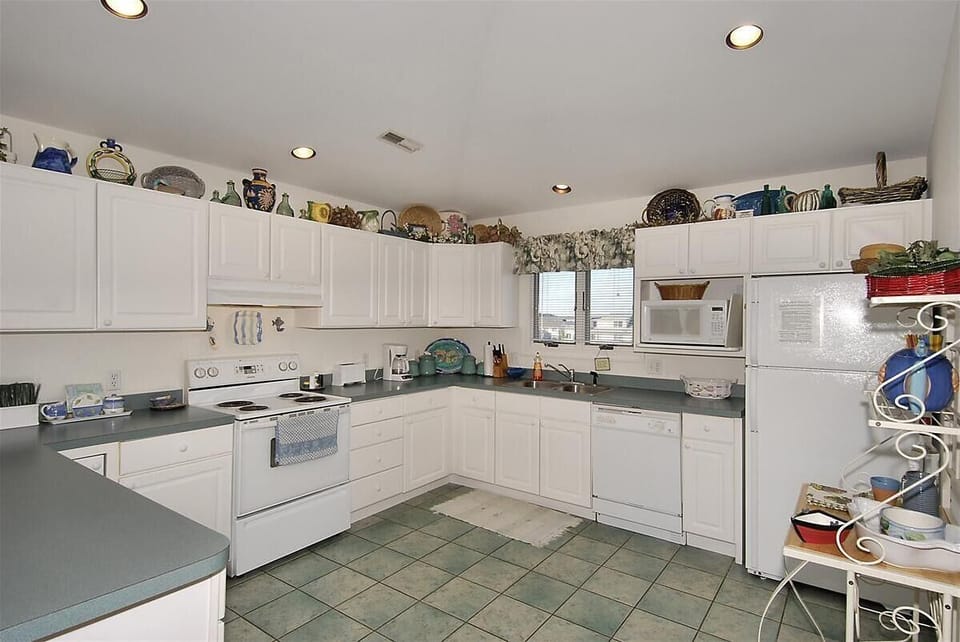 mainupper level-kitchen-_dsc9167