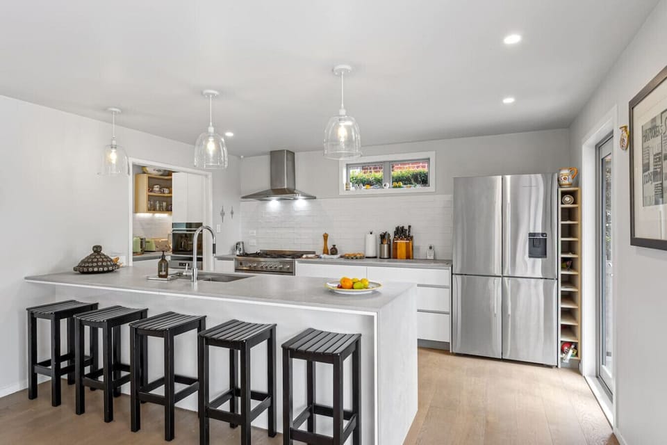 Modern fully equipped kitchen with butlers pantry
