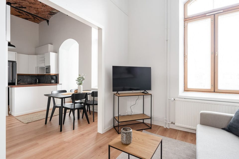 Enjoy a spacious, social layout where the kitchen, dining, and living areas flow seamlessly together under high ceilings. It’s the perfect setup for keeping the conversation going whether you are cooking dinner or relaxing by the TV.