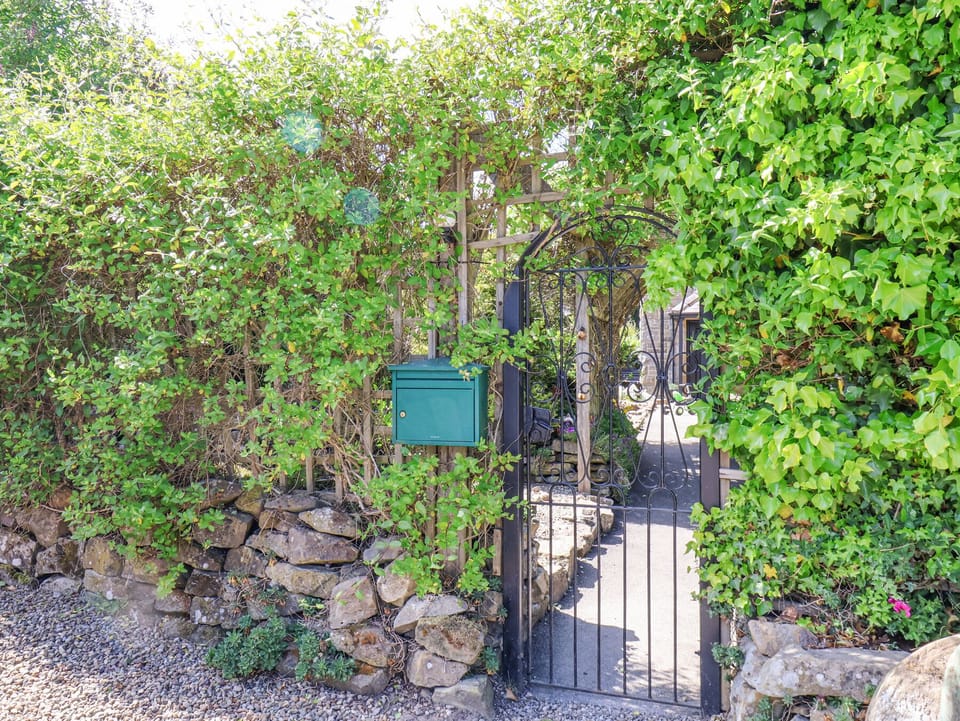 Cottage | Property grounds