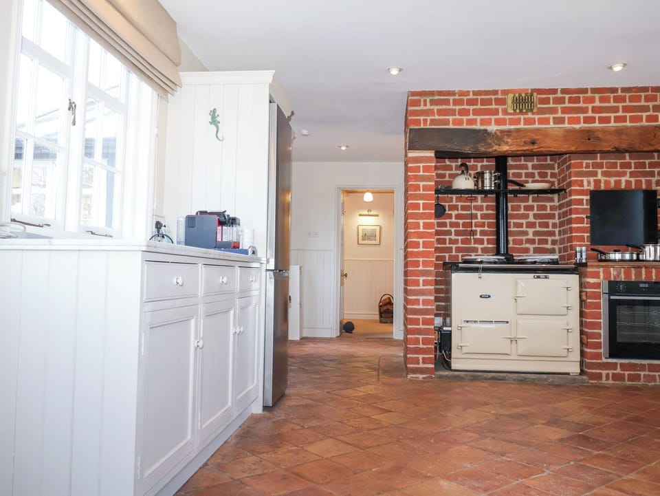 Fridge, dishwasher, cookware/dishes/utensils