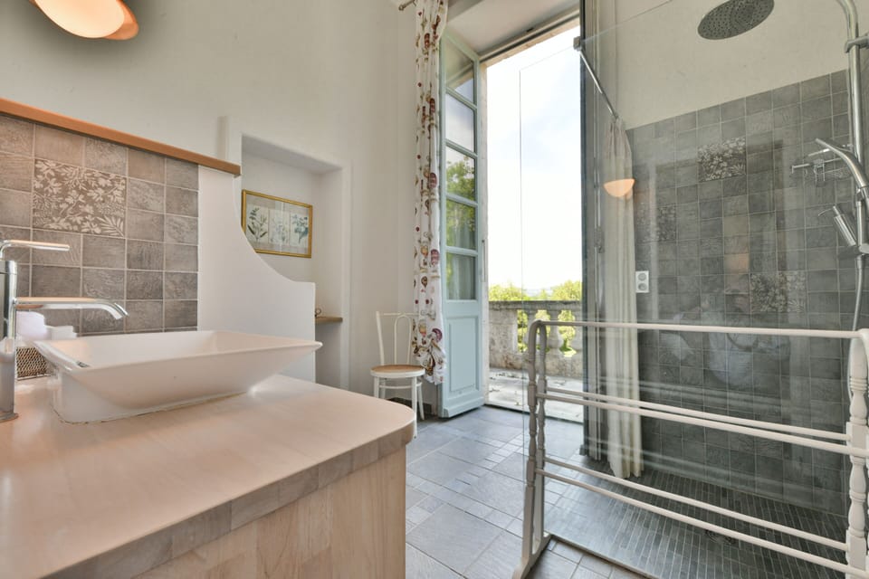 Standard Double Room, Ensuite, Park View (Jasmin) | Free WiFi