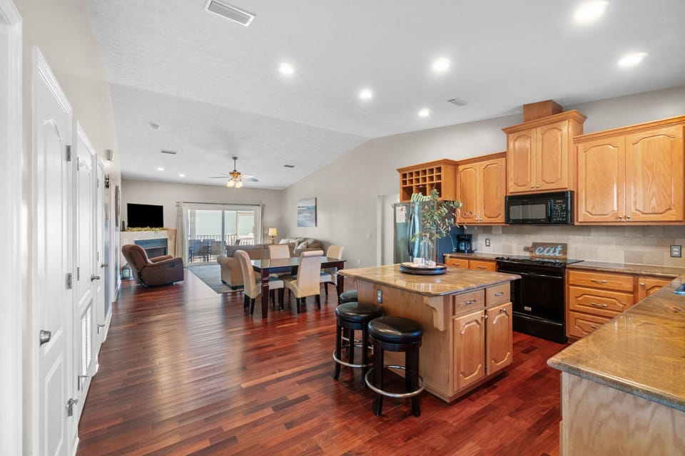 House | Private kitchen | Full-size fridge, microwave, oven, stovetop