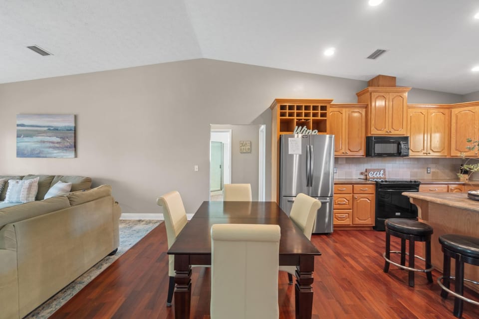 House | In-room dining