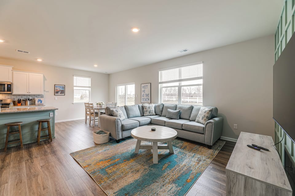 Living Room | 1st Floor | Smart TV | Free WiFi