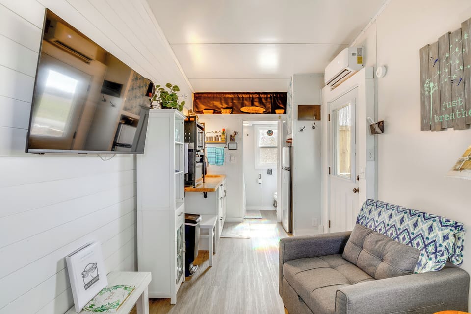 Living Room | 2 Single Sleeper Chairs | Central A/C | Free WiFi