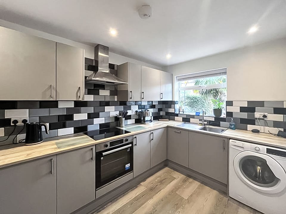 Kitchen | Woodland View, St Leonards On Sea, near Hastings