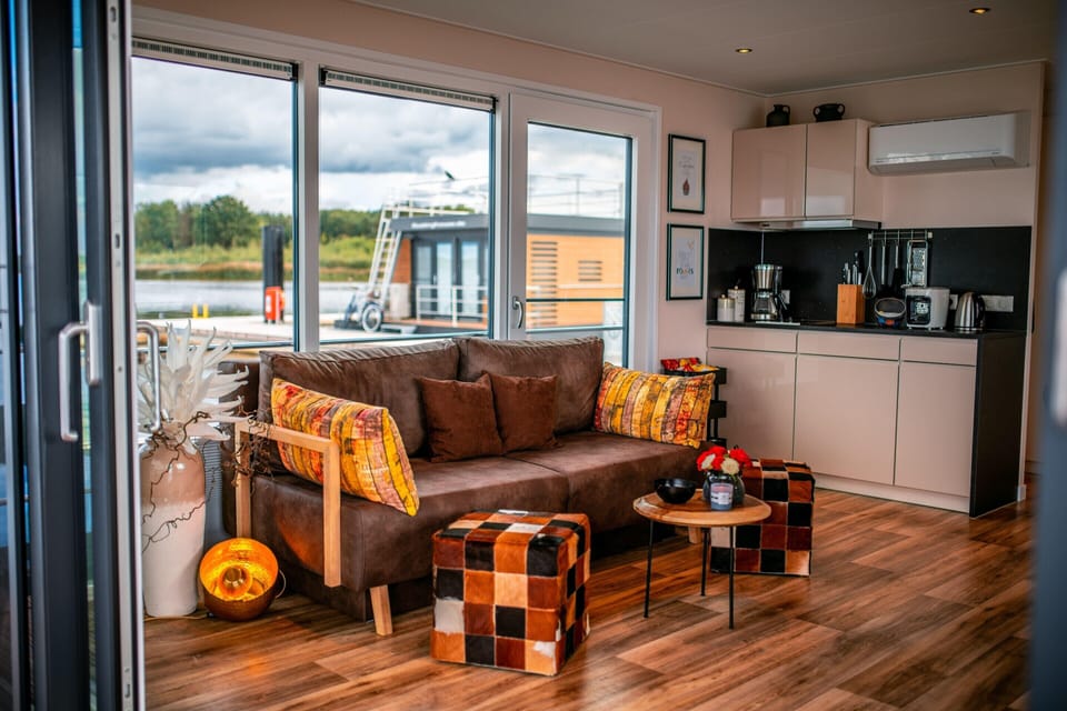 Mobile Home | Living room
