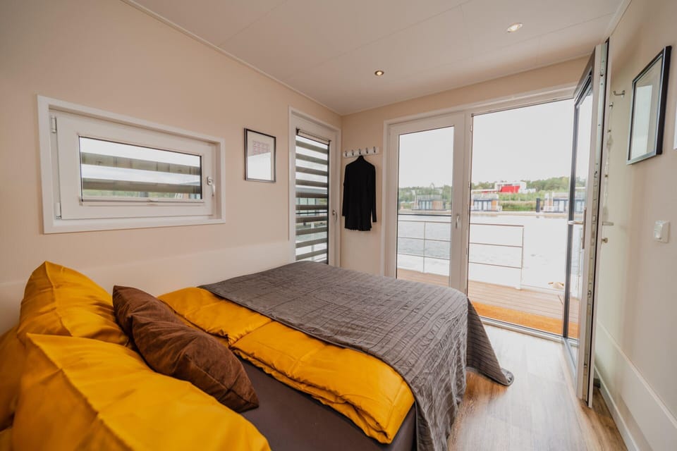 Mobile Home | 2 bedrooms, individually furnished